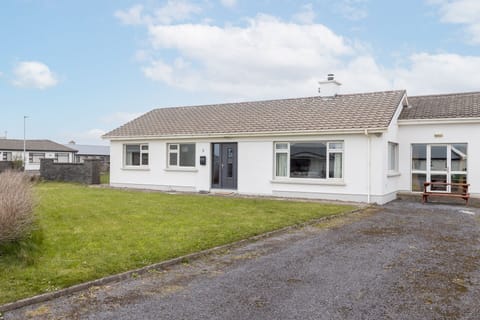 Seapark 7 Holiday home in Lahinch on the Wild Atlantic Way front outside