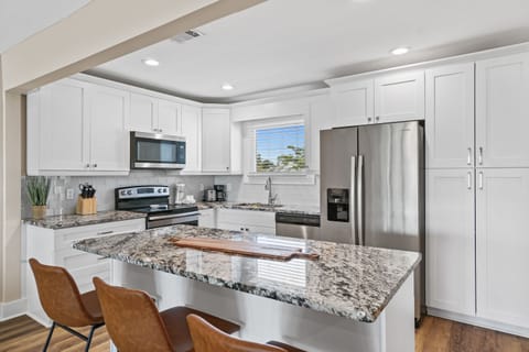 Kitchen with Breakfast Bar
