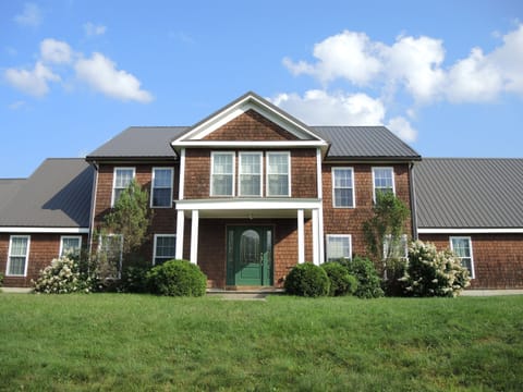 Hillview Manor