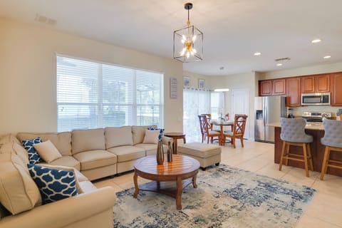 Kissimmee Vacation Rental | 6BR | 4BA | 2,812 Sq Ft | 1 Step to Enter