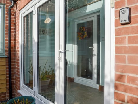 Exterior | Rose Cottage - Cox’s Cottages, Cromer