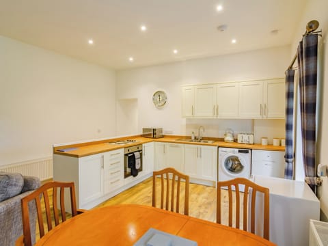 Kitchen | Easter Caiplich - Dalnagar Castle And Cottages, Glenshee, Cairngorms