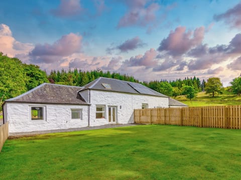 Garden | Wester Caiplich - Dalnaglar Castle and Cottages, Glenshee, Cairngorms