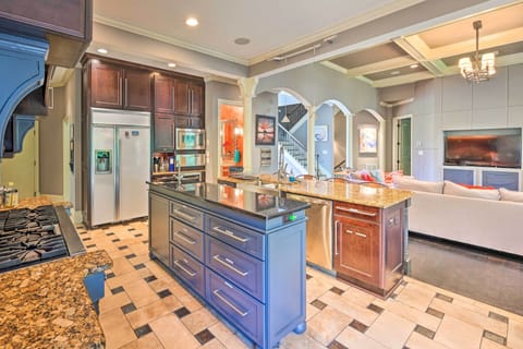 Kitchen | Cooking Basics | Coffee Maker | Paper Towels/Trash Bags Provided