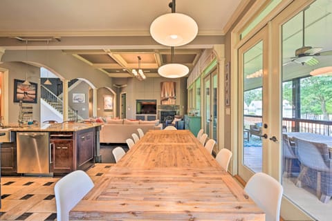 Dining Room | Dishware/Flatware Provided