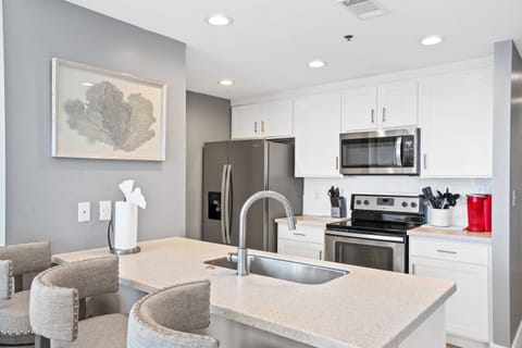 Kitchen with Breakfast Bar