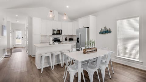 128 Sea Breeze Circle Main Open Concept Area