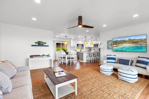 MAIN UNIT LIVING ROOM