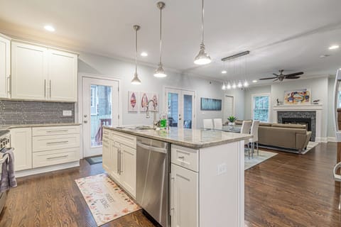 Enjoy friends at the kitchen bar