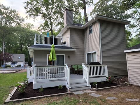 Back deck off the living room & back bedroom complete w/ dining area, gas grill.