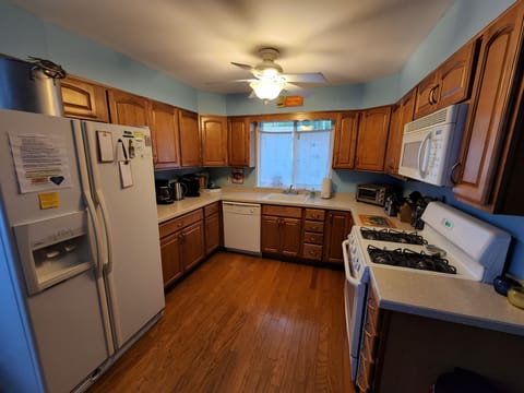 Kitchen ready for home cooking/reheat your yummy takeout. Pool passes in drawer.