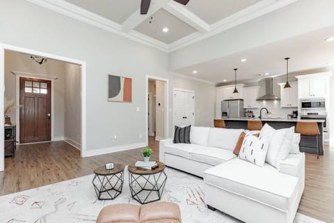 Spacious Living Room w/TV Streaming & Sleeper sofa