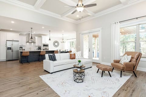 Spacious Living Room w/TV Streaming & Sleeper sofa