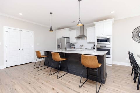 Open concept dining room/kitchen with fully stocked kitchen