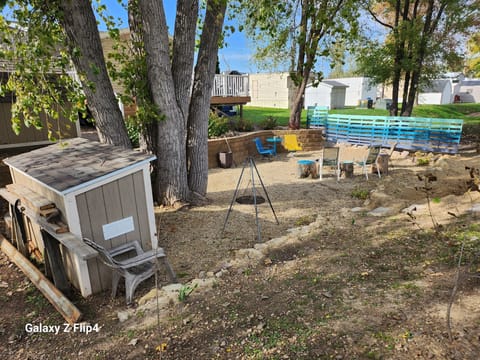 A guest favorite, the fire pit, offers a spectacular view of the night sky!