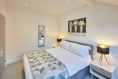 Apartment 4, Diamond House, Saltburn-by-the-Sea - Host & Stay