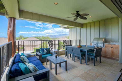 The pocket doors open up and tuck away completely for a wonderful indoor/outdoor experience.