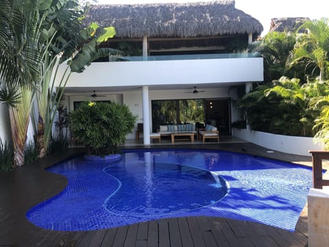 5 bedroom house, over looking the ocean with private pool and spa on deck.