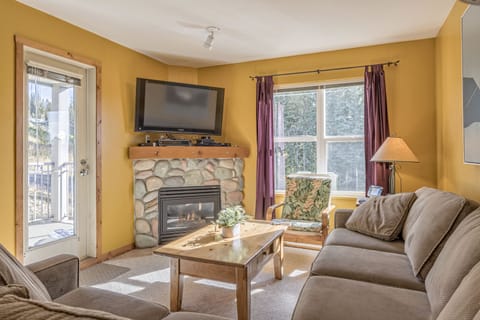 Alpine Adventure is a Bright and Cozy, Top Floor Creekside Condo! 