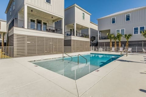 House Overlooking Pool 1 and Hot Tub