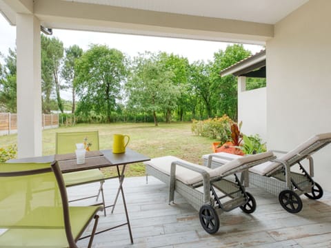 Property, Wheel, Plant, Table, Furniture, Building, Wood, Tree, Interior Design