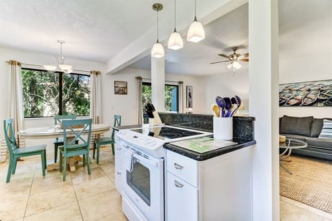 Fully stocked kitchen with all the essentials