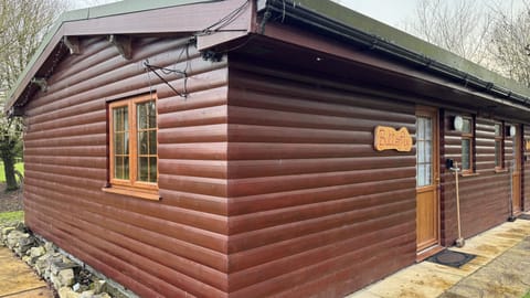 Butterfly Cabin with private parking to the left