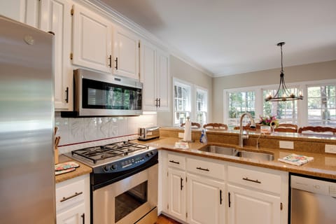 Kitchen | 1st Floor | Fully Equipped | Toaster | Coffee Maker | Cooking Basics