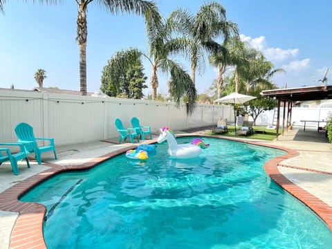 Private Fun Pool ( no heater)