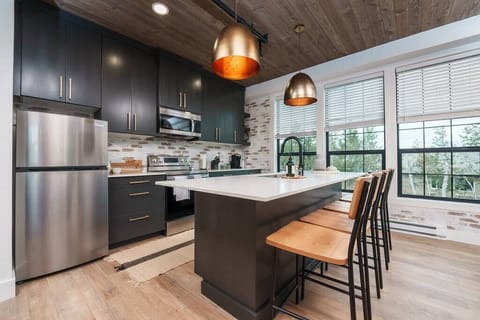 Kitchen / Island