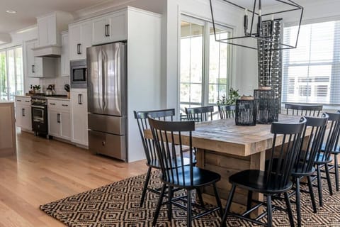 Main level kitchen/dining room