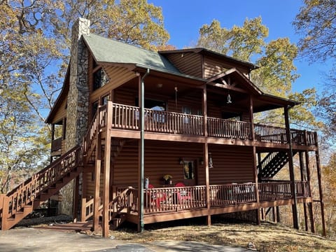 Spacious treehouse retreat has two wraparound decks to enjoy the amazing beauty.