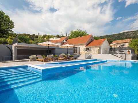 Water, Cloud, Sky, Property, Plant, Swimming Pool, Building, Azure, Blue, Outdoor Furniture