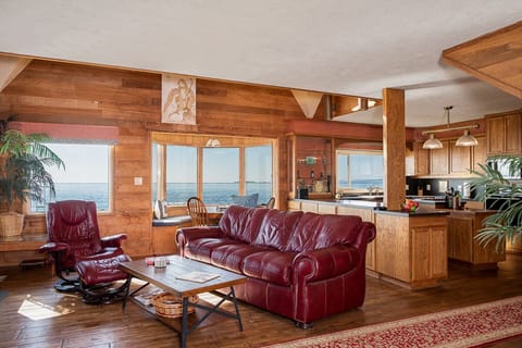 Family room to the right, kitchen behind.