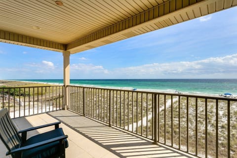 Top floor balcony with amazing views of Navarre Beach