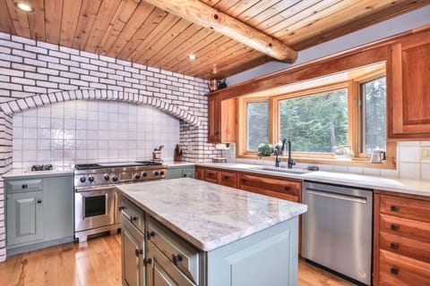 plenty of counter space for meal prep