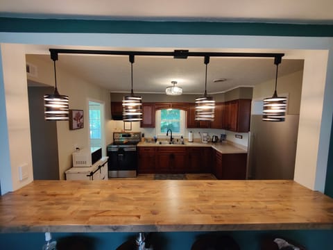 Kitchen Bar Adjacent to Dining Room