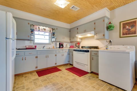 Kitchen | Equipped w/ Cooking Basics