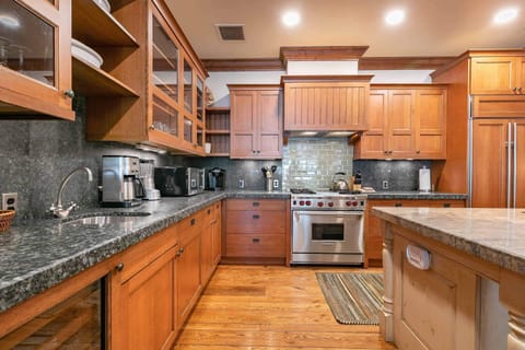 1693840609699-742-18