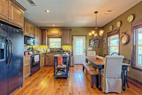 Kitchen / dining area