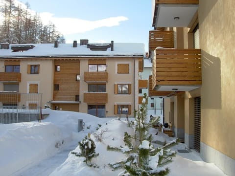 Exterior view winterThe apartment is located in the middle floor right (lower balcony)