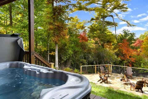 HOT TUB OVERLOOKING FIRE PIT