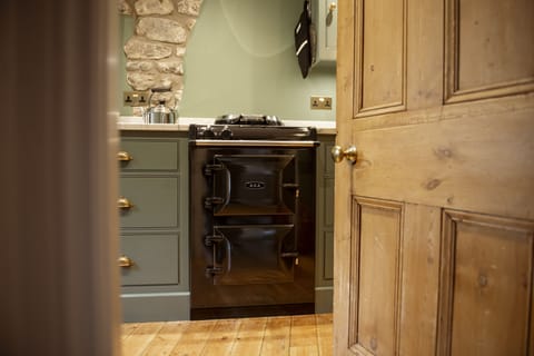 Ground floor: Cottage kitchen