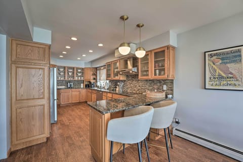 Kitchen | Blender | Coffee Maker | Cooking Basics Provided