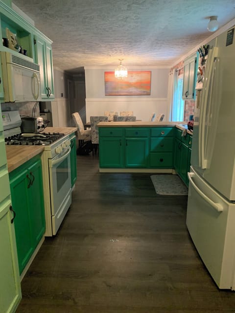 Foyer flows directly into open kitchen with all cooking/serving utensils.