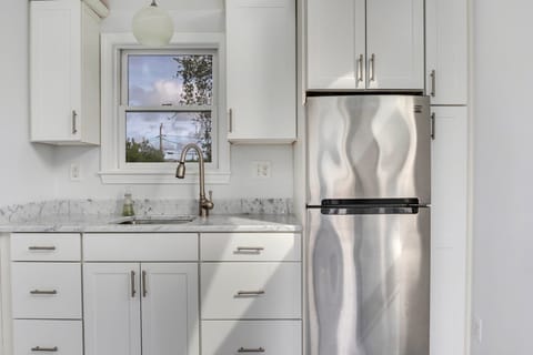 Pool House mini kitchen