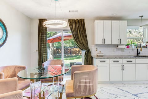 Dining Area | Dishware/Flatware Provided