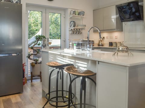 Kitchen area | Primrose Cottage - Cox&rsquo;s Cottages, Cromer