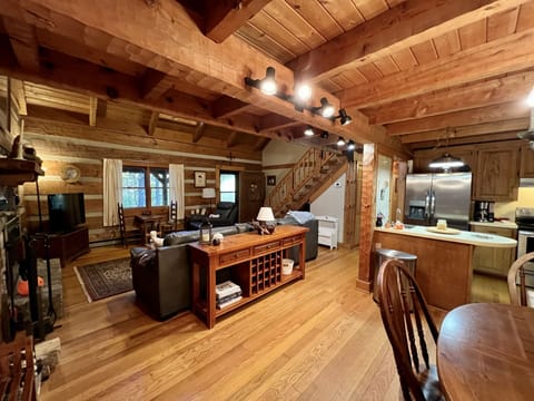 Hounds Retreat at Leatherwood Mountains