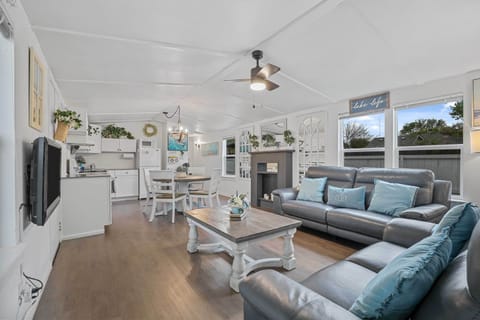 Living Room | Smart TV | Central A/C | Single-Story Interior